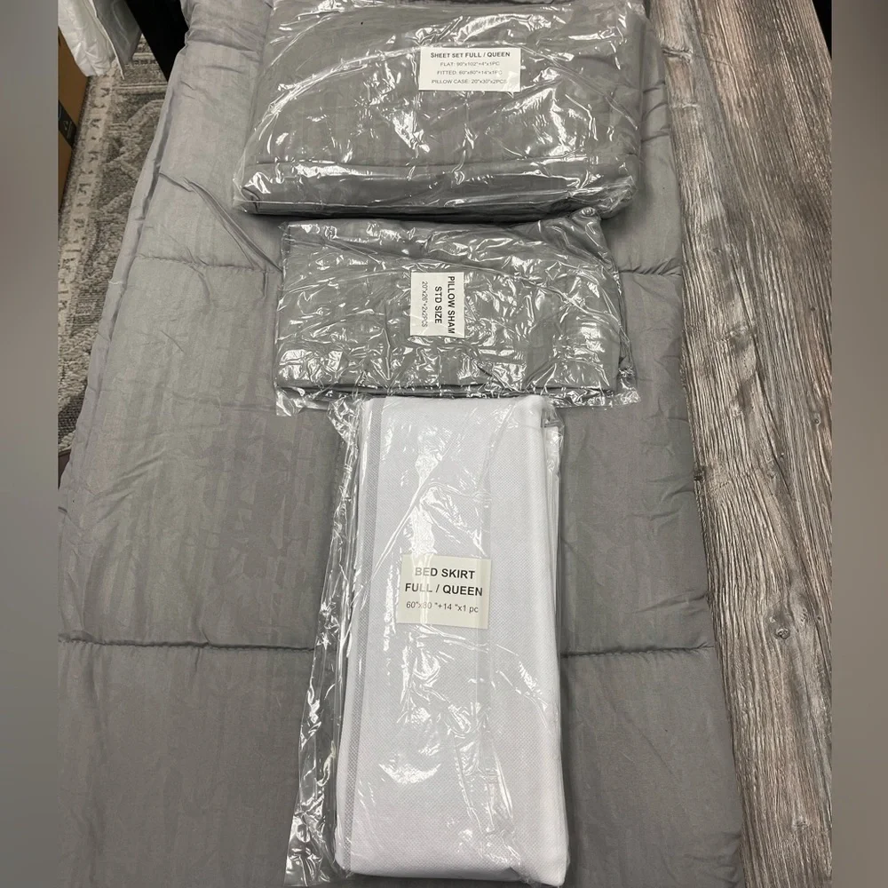Bedding Outlet Gray All Season Bed in a Bag Luxury Full / Queen 8 Piece. NIB